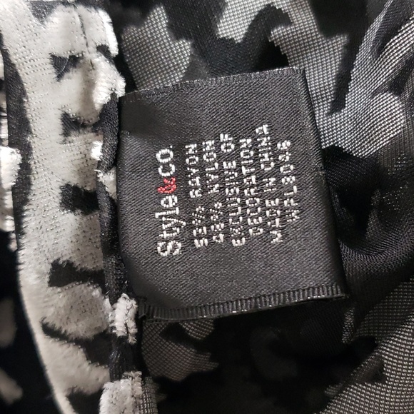 CT829 Style & Co White & Black Fringed Wrap - Picture 4 of 5